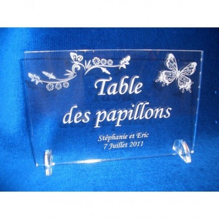 Marque-table en plexiglas