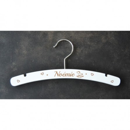 Lot de 3 cintres en bois - Fille